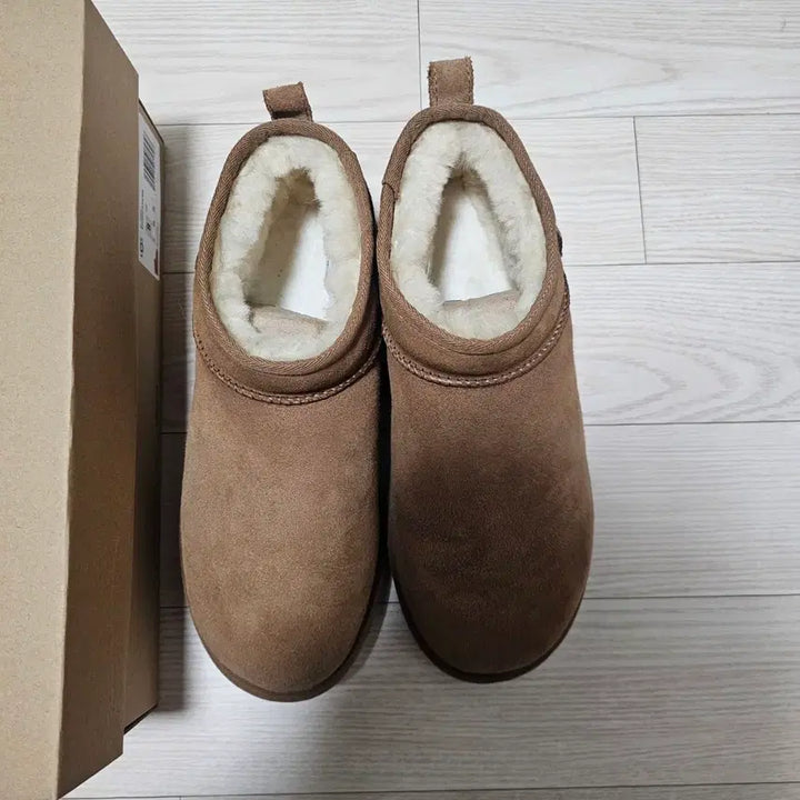 [BUNJANG] UGG Classic Ultra Mini Boots / UGG 어그 클래식 울트라 미니 250mm