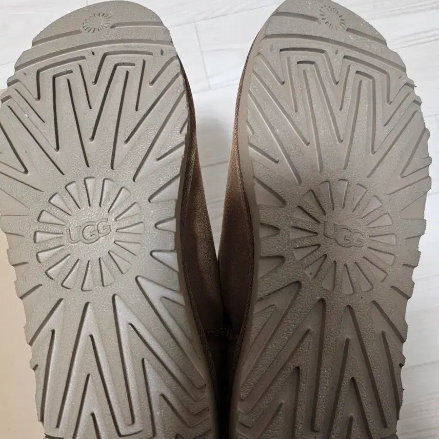 [BUNJANG] UGG Classic Ultra Mini Boots / UGG 어그 클래식 울트라 미니 250mm