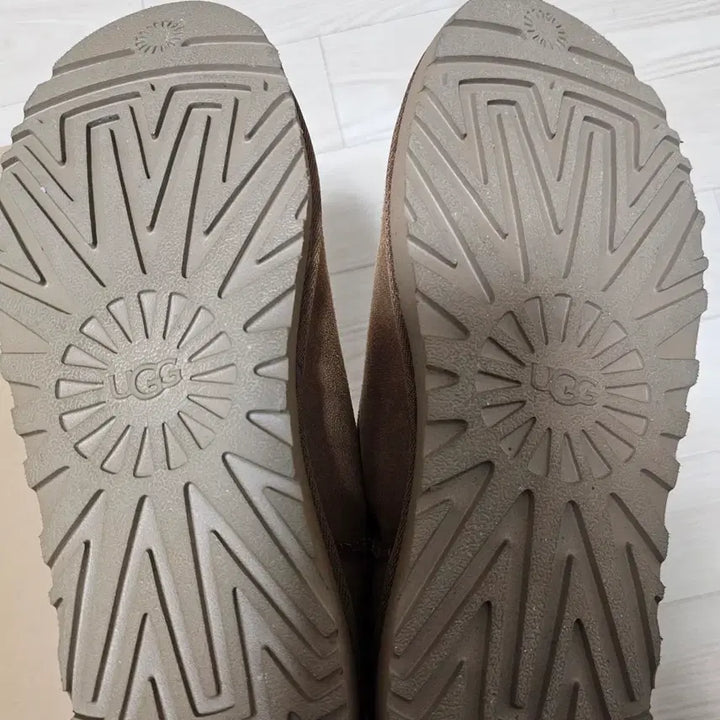 [BUNJANG] UGG Classic Ultra Mini Boots / UGG 어그 클래식 울트라 미니 250mm