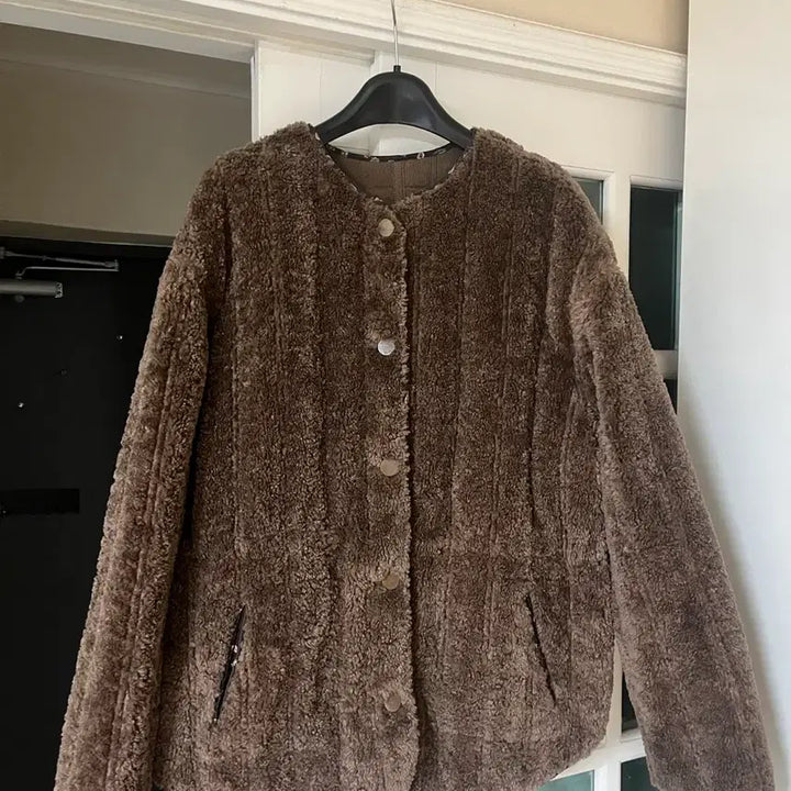 [BUNJANG] Thursday Island Reversible Fur Jacket (Brown, Size M) / Thursday Island (써스데이아일랜드)양면 퍼 자켓 M