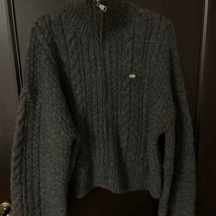 [BUNJANG] Somewhere Buttter Cable Knit Zip-up Charcoal / [썸웨어버터] 케이블 니트 집업 차콜