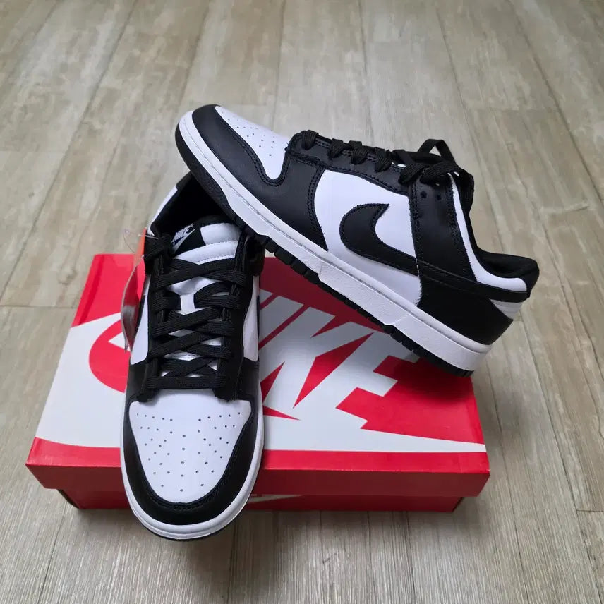 [BUNJANG] Nike Dunk Low (Panda) Sneakers / 나이키 덩크 로우 (범고래)