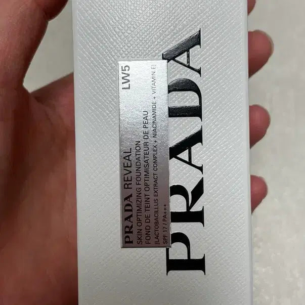 [BUNJANG] Prada LW5 Foundation 30ml / (사용기한 28년 4월) 프라다 리빌 파운데이션