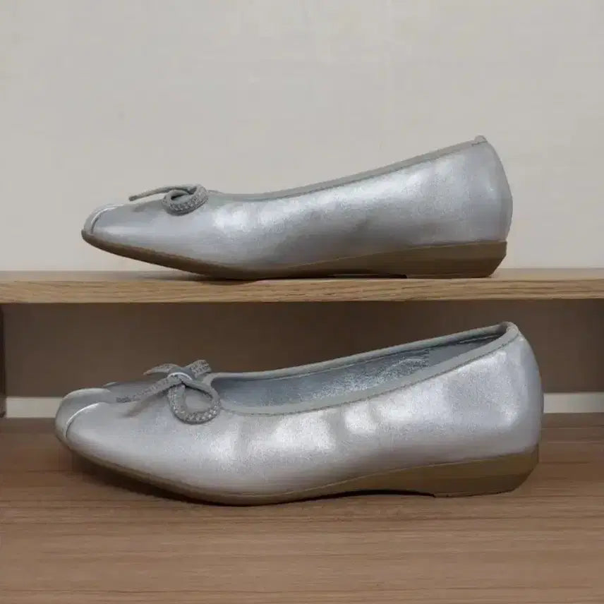 [BUNJANG] M.MOUK Silver Ribbon Flat Shoes (230) / 여성 엠무크 비쥬 리본 실버 플랫슈즈, 단화 (230)