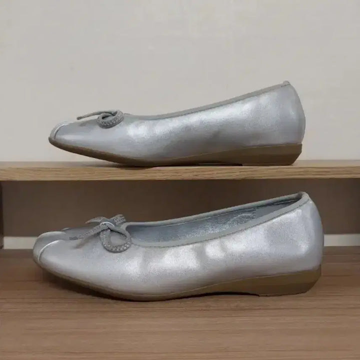 [BUNJANG] M.MOUK Silver Ribbon Flat Shoes (230) / 여성 엠무크 비쥬 리본 실버 플랫슈즈, 단화 (230)