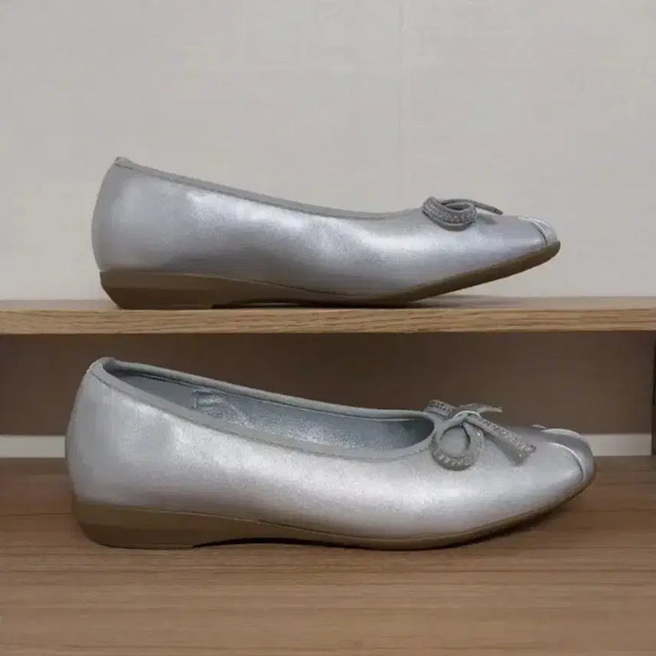 [BUNJANG] M.MOUK Silver Ribbon Flat Shoes (230) / 여성 엠무크 비쥬 리본 실버 플랫슈즈, 단화 (230)