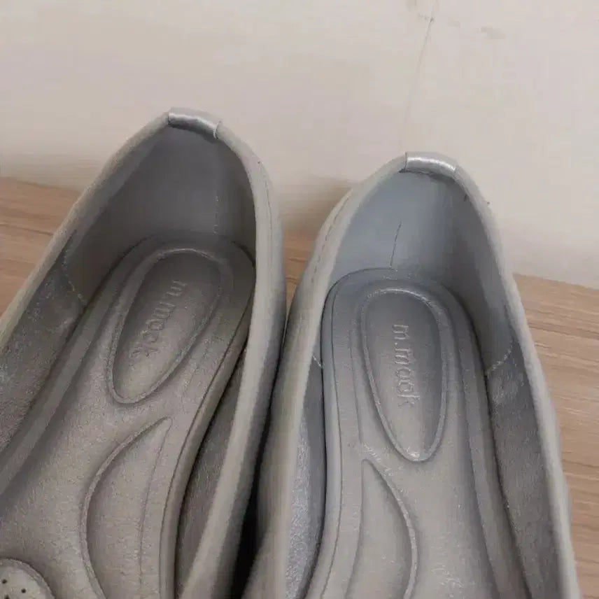 [BUNJANG] M.MOUK Silver Ribbon Flat Shoes (230) / 여성 엠무크 비쥬 리본 실버 플랫슈즈, 단화 (230)