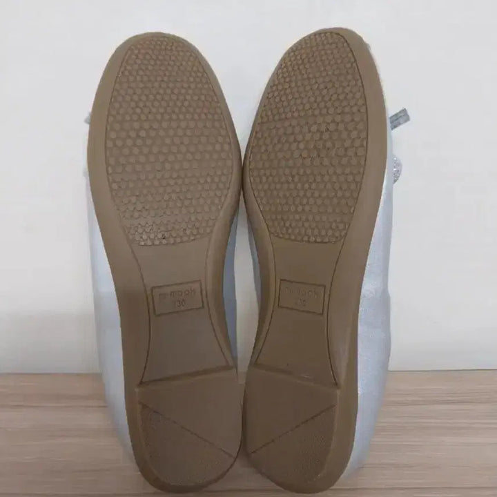 [BUNJANG] M.MOUK Silver Ribbon Flat Shoes (230) / 여성 엠무크 비쥬 리본 실버 플랫슈즈, 단화 (230)