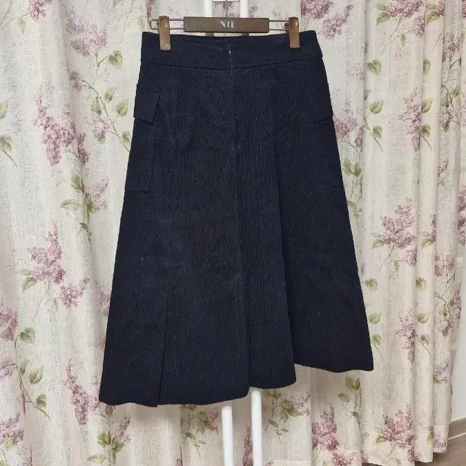 [BUNJANG] OBZEE Black Corduroy Long Flare Skirt / OBZEE(67-98) 블랙코듀로이 롱플레어스커트