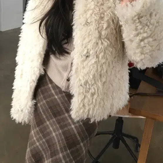 [BUNJANG] Swvnj Ivory Faux Fur Jacket (Sealed) / 스웨븐제이 양털퍼자켓 아이보리 새상품