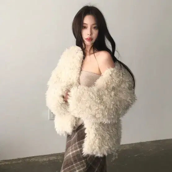 [BUNJANG] Swvnj Ivory Faux Fur Jacket (Sealed) / 스웨븐제이 양털퍼자켓 아이보리 새상품