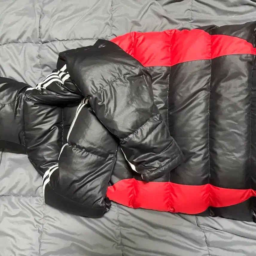 [BUNJANG] Adidas Black/Red Long Padded Jacket / 아디다스 삼선 롱패딩 블랙/레드