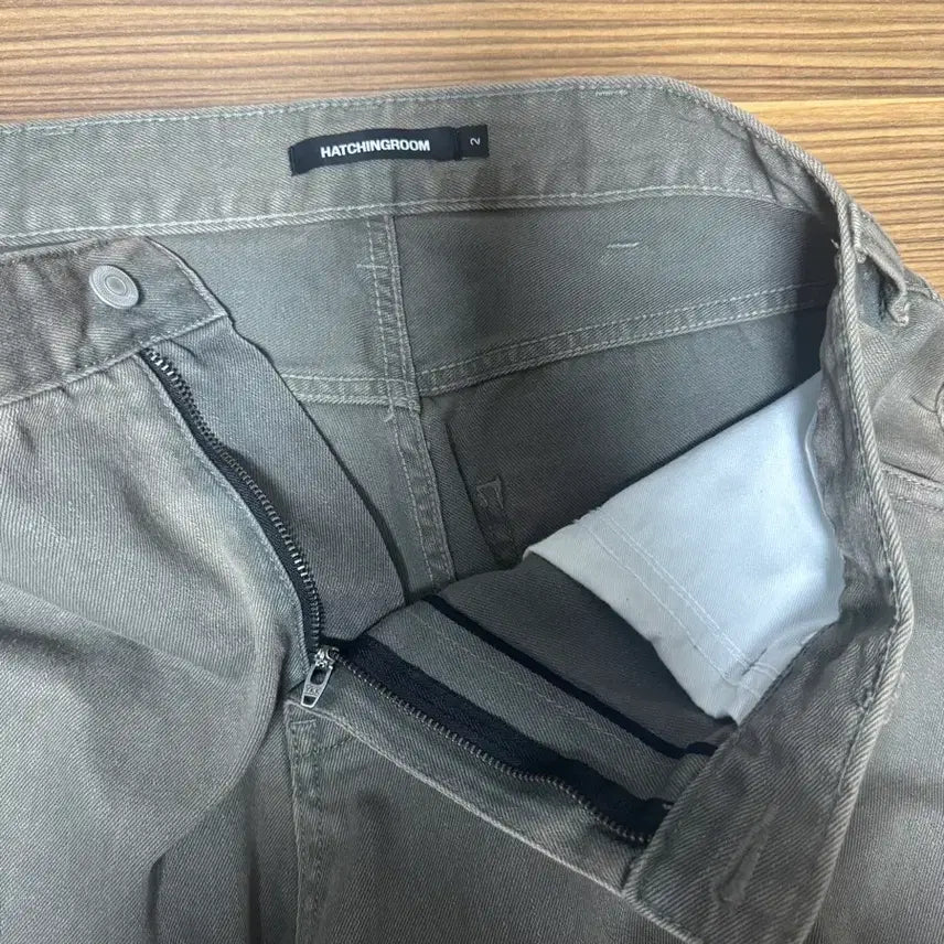 [BUNJANG] HATCHING ROOM Olive Curve Jeans / 해칭룸 커브진 올리브 2