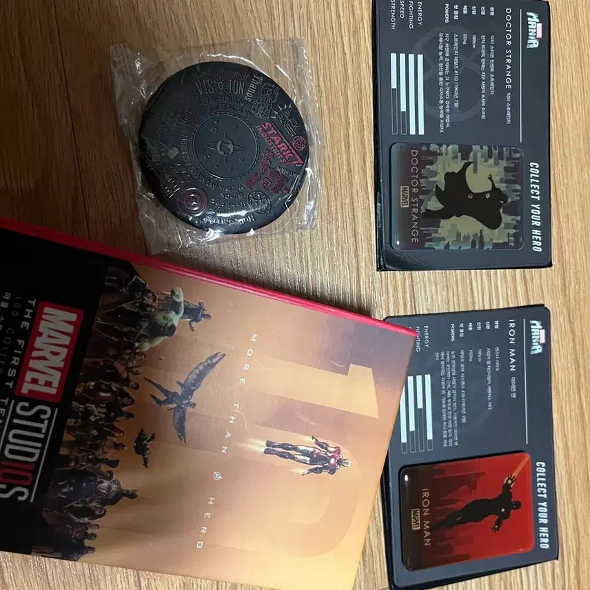 [SOLD OUT] 일괄) 마블 mcu 한정판 마그넷+mcu 10주년 엽서+비공굿 거울