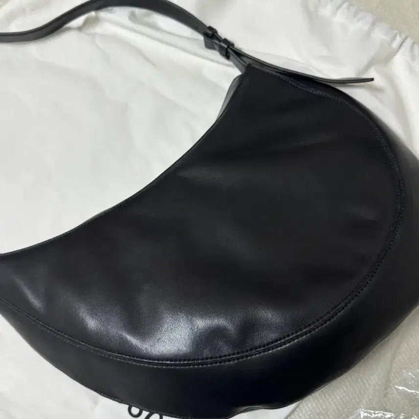 [BUNJANG] Zoee Pebble Bag Midnight / 조에뜨 페블백 미드나이트 2회 착용 (268000원)