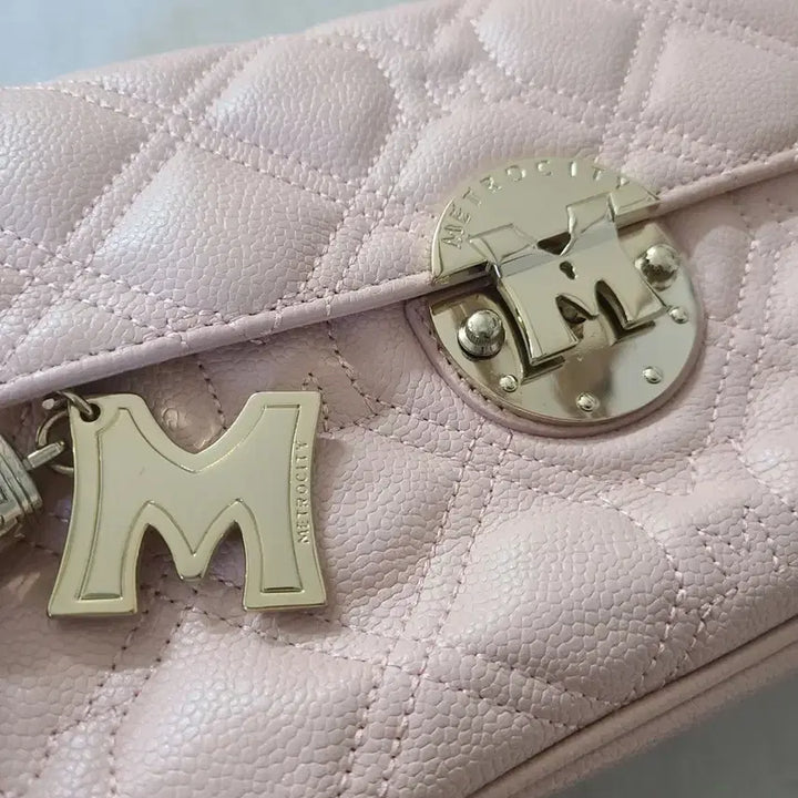 [BUNJANG] METROCITY Pink Quilted Chain Bag / 메트로시티 퀼팅 체인백 핑크