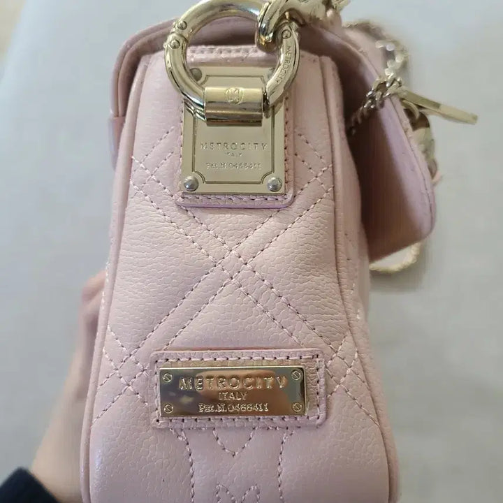 [BUNJANG] METROCITY Pink Quilted Chain Bag / 메트로시티 퀼팅 체인백 핑크