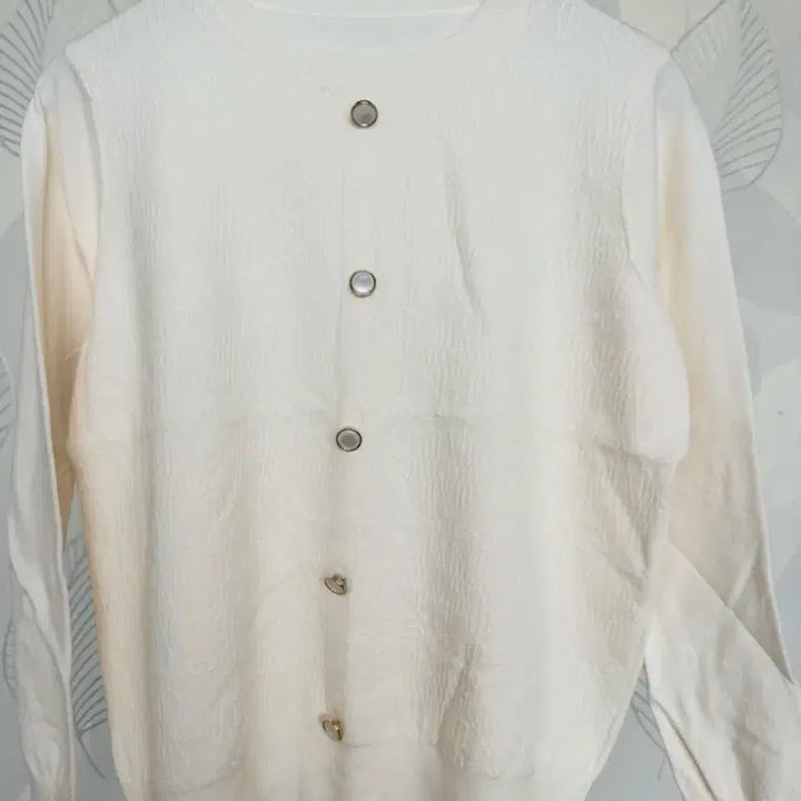 [BUNJANG] New Pearl Button Round Neck Knit Sweater / 신상 진주버튼 라운드넥 니트