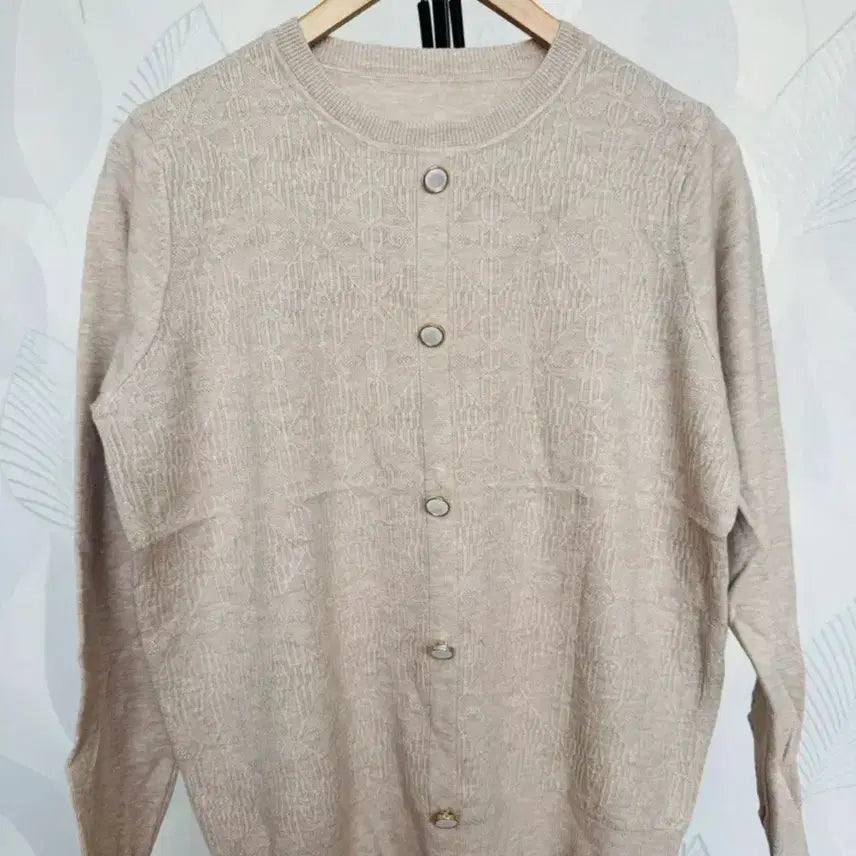 [BUNJANG] New Pearl Button Round Neck Knit Sweater / 신상 진주버튼 라운드넥 니트