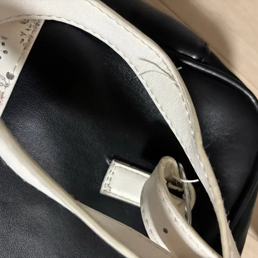 [BUNJANG] Vintage Flower Pattern School Bag (Black) / 빈티지 모리걸 플라워패턴 스쿨백 블랙