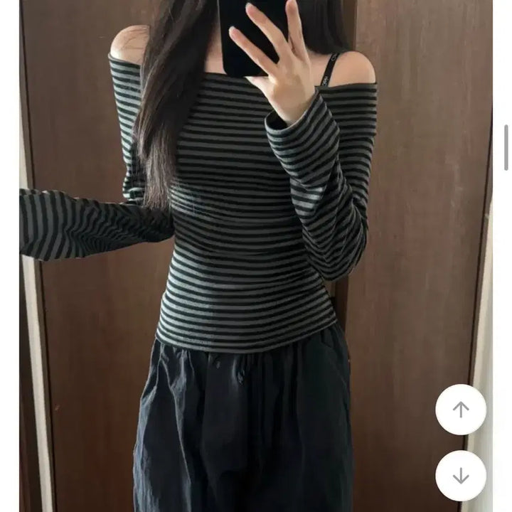 [BUNJANG] Off-shoulder Top / 스트라이프 오프숄더 (목에 두르는 끈 포함)