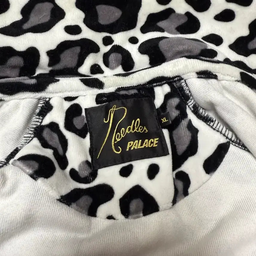 [BUNJANG] Palace x Needles Snow Leopard Track Jacket / [XL] 팔라스 x 니들스 트랙 자켓 스노우 레오파드 - 24FW
