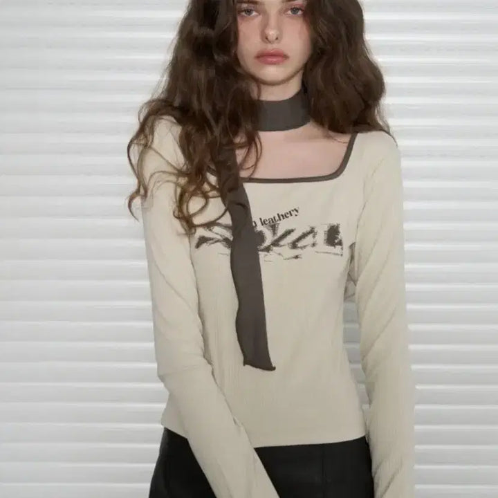 [BUNJANG] Leather Square Neck Tie Scarf T-shirt / 레더리 스퀘어넥 타이 스카프 티셔츠