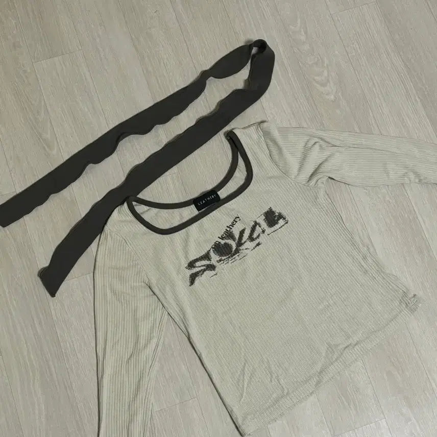 [BUNJANG] Leather Square Neck Tie Scarf T-shirt / 레더리 스퀘어넥 타이 스카프 티셔츠