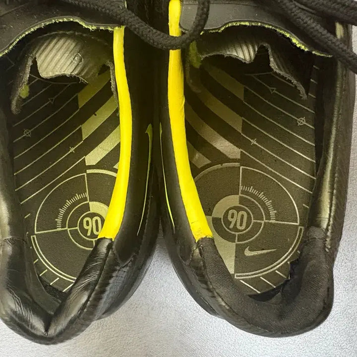 [BUNJANG] Nike Total90 Laser II Soccer Cleats / 나이키 축구화 토탈90 레이저 2 (사이즈 270)