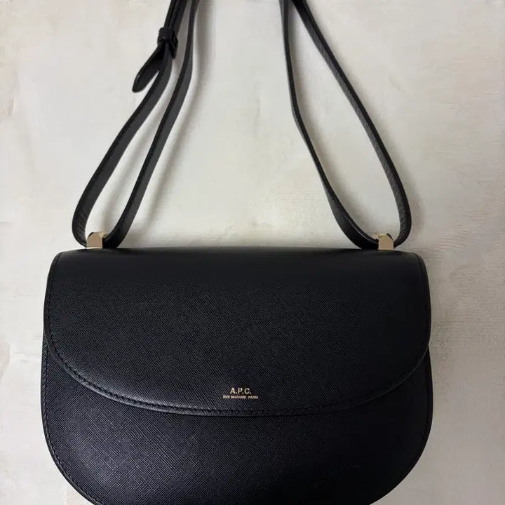 [BUNJANG] APC Geneva Bag Saffiano Black / [APC아페쎄] 제네바백 사피아노블랙