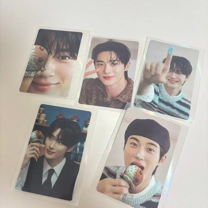 [BUNJANG] Byun Woo Seok Baskin Robbins Bundle Set Photocard / 배스킨라빈스 변우석 포카 일괄 판매