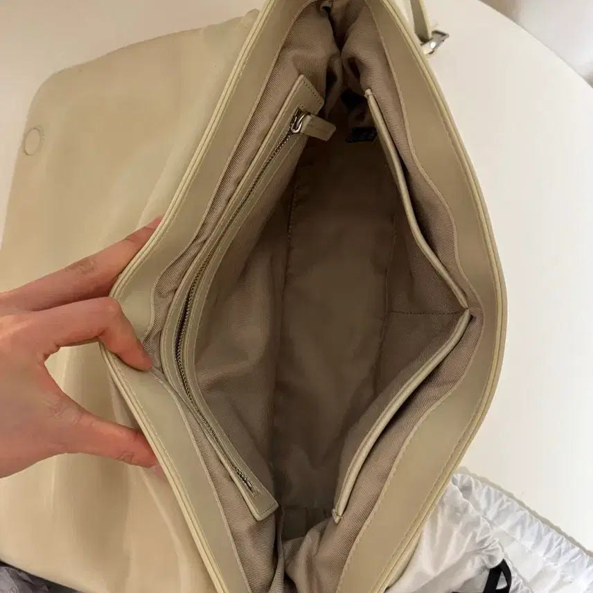 [BUNJANG] Stand Oil Fluffy Bag (L size) (Vanilla) / (단종) 스탠드오일 플러피백 (L size) (바닐라)