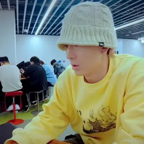 [BUNJANG] CHIN DOWN Yoga Sweatshirt / CHIN DOWN 친다운 요가 스웻셔츠