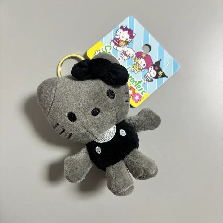 [SOLD OUT] 헬로키티 마스코트 그레이 모노톤 인형 키링