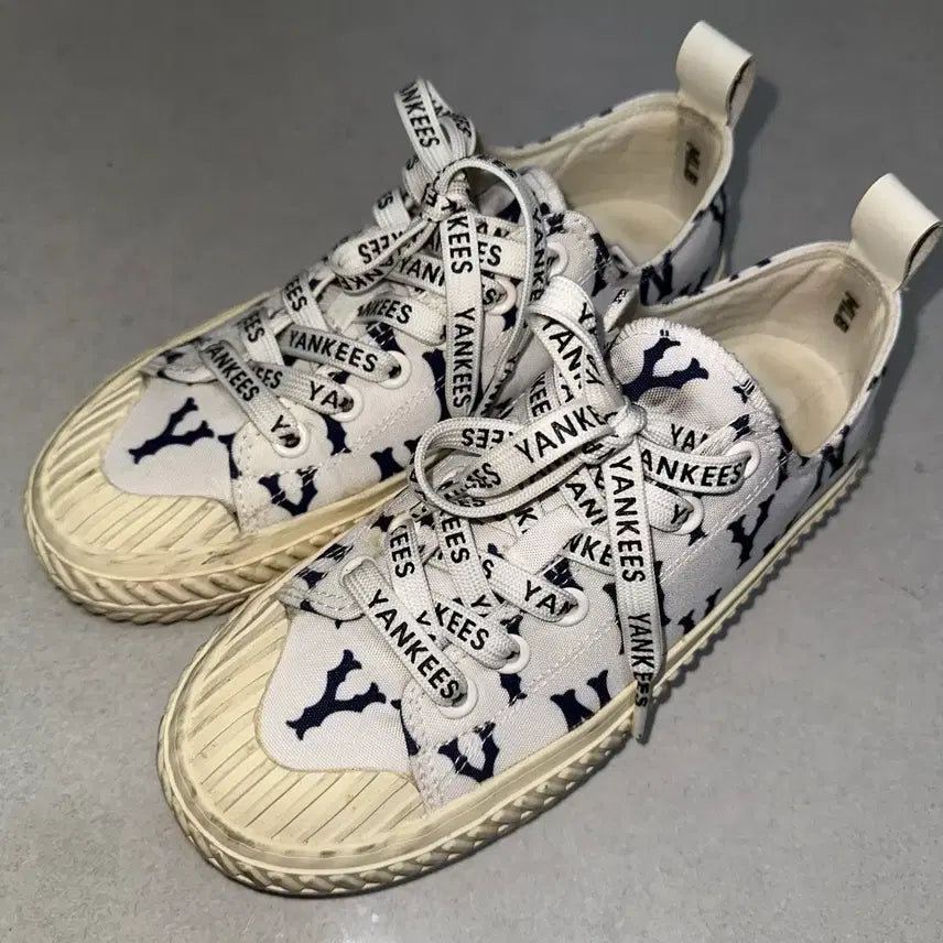 [BUNJANG] MLB Playball Mule Monogram Low White Chunky Canvas Sneakers / MLB 플레이볼 뮬 모노그램 로우 화이트 청키 캔버스 신발 운동화