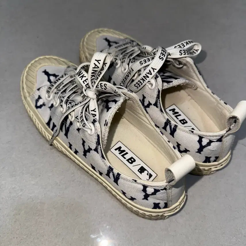 [BUNJANG] MLB Playball Mule Monogram Low White Chunky Canvas Sneakers / MLB 플레이볼 뮬 모노그램 로우 화이트 청키 캔버스 신발 운동화