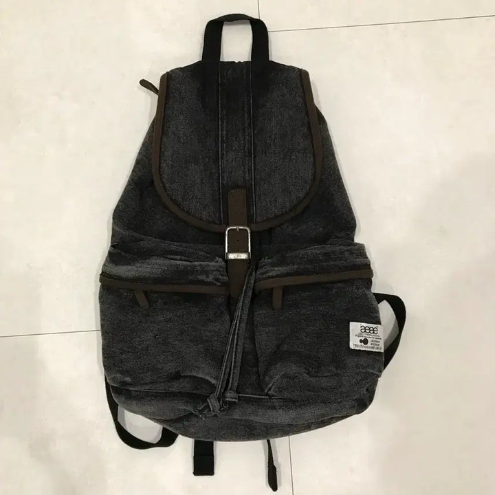 [BUNJANG] aeae Denim Backpack Black / aeae 에이이에이이 아웃 포켓 데님 백팩