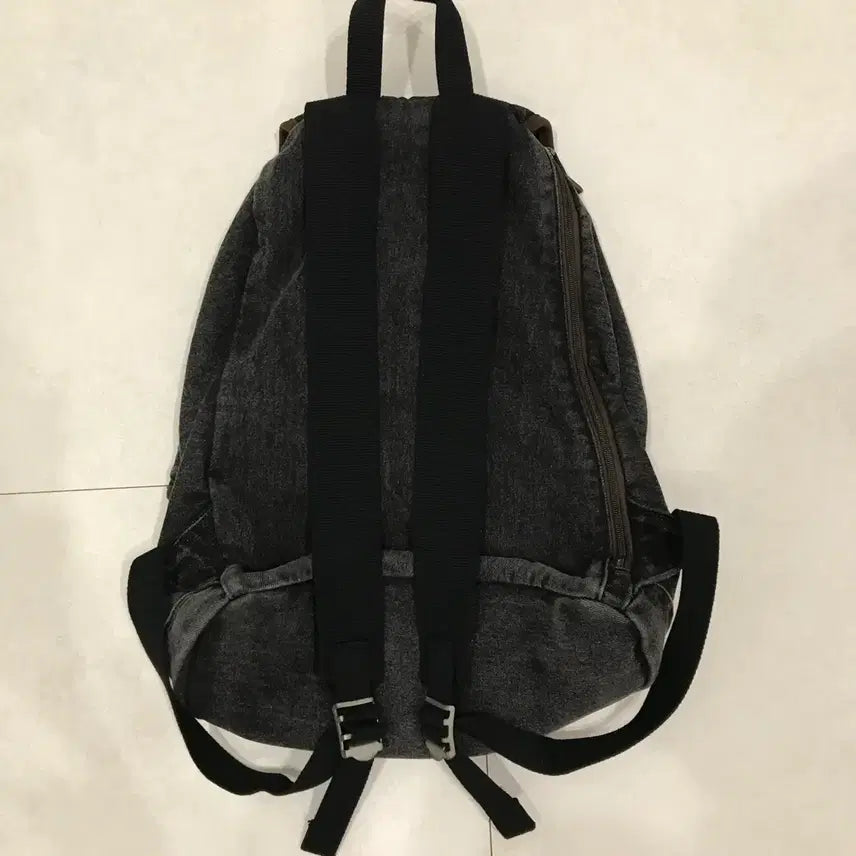 [BUNJANG] aeae Denim Backpack Black / aeae 에이이에이이 아웃 포켓 데님 백팩