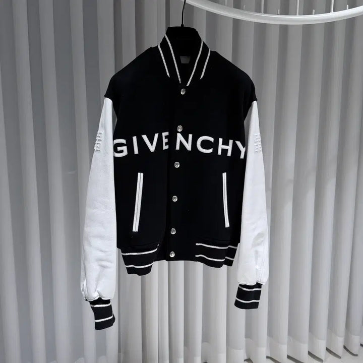 [BUNJANG] Givency College Varsity Jacket Black White / (A+/48) / 지방시 컬리지 바시티 자켓 블랙 화이트