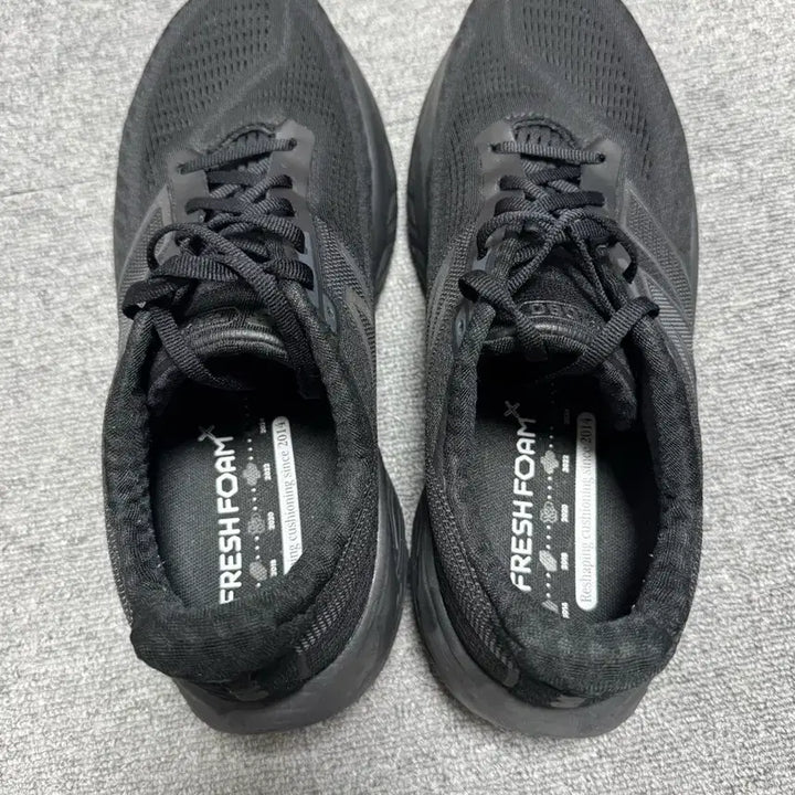 [BUNJANG] New Balance 1080 v14 Running Shoes / (285/2e)뉴발란스 1080 v14 올블랙 판매합니다