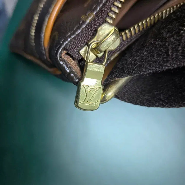 [BUNJANG] Louis Vuitton Monogram Valmy Crossbody Bag / 루이비통 모노그램 발미 크로스백 M40524 발미클러치