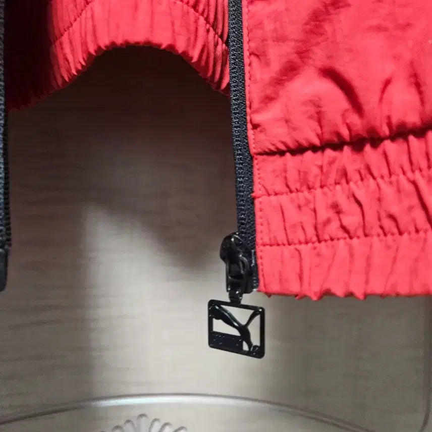 [BUNJANG] Puma Black/Red Windbreaker Jacket (L) / 푸마 블랙/레드 바람막이 자켓 (L)