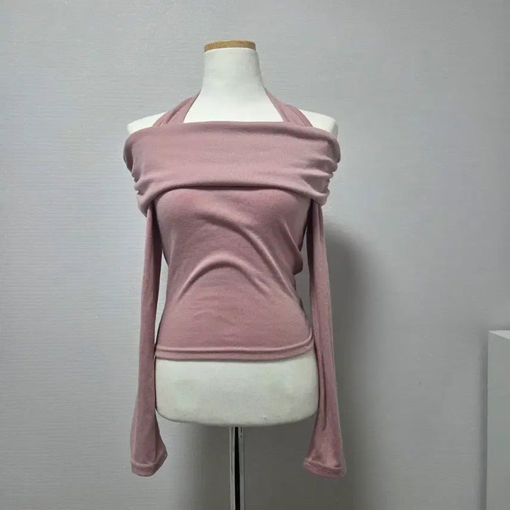 [BUNJANG] Pink Off-Shoulder Halter Neck Knit Top / 핑크 오프숄더 홀터넥 긴팔티셔츠