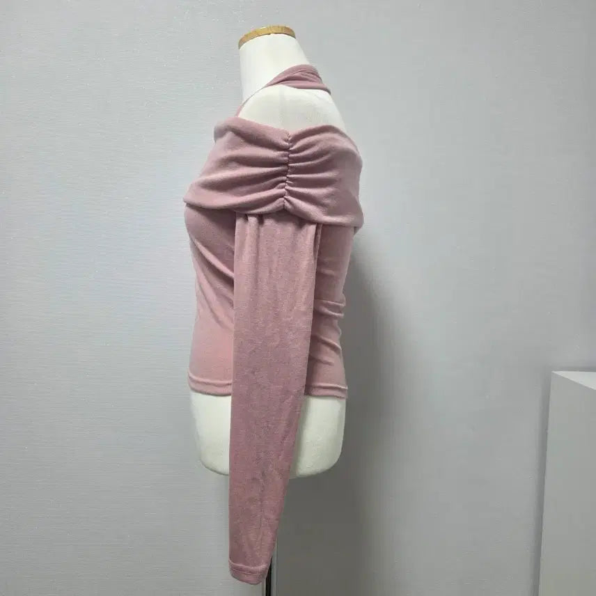 [BUNJANG] Pink Off-Shoulder Halter Neck Knit Top / 핑크 오프숄더 홀터넥 긴팔티셔츠