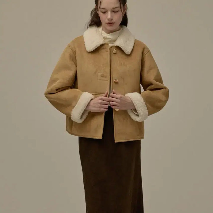 [BUNJANG] Be My Muse Mansion Beige Gold Button Mustang / 정가 34만원 비뮤즈맨션 무스탕 베이지 1사이즈 Gold button m