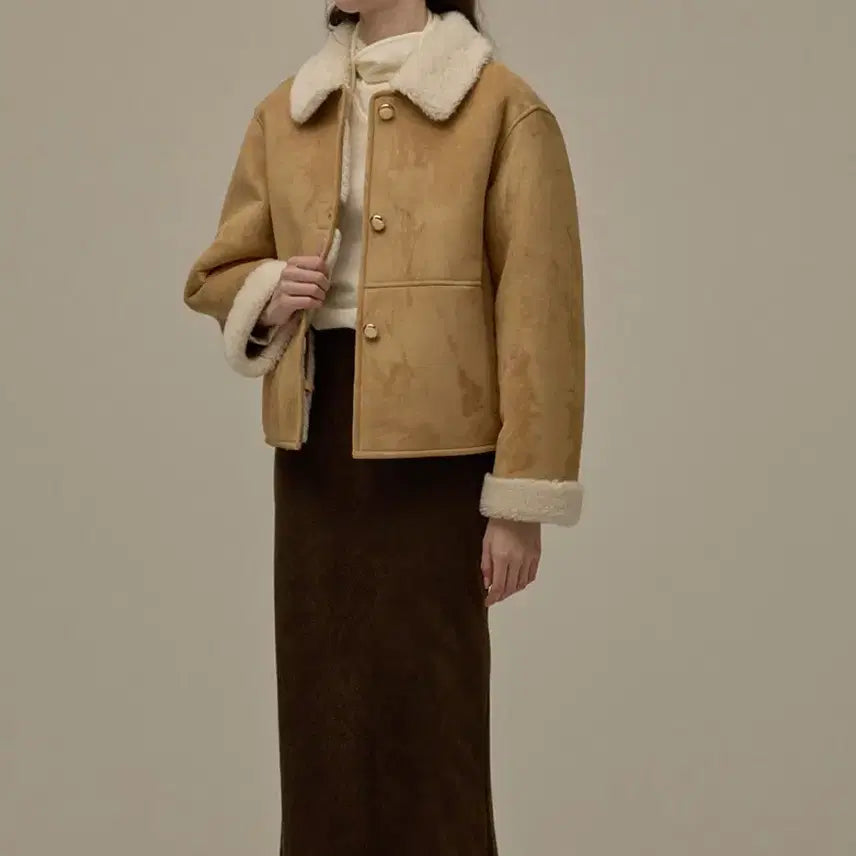 [BUNJANG] Be My Muse Mansion Beige Gold Button Mustang / 정가 34만원 비뮤즈맨션 무스탕 베이지 1사이즈 Gold button m
