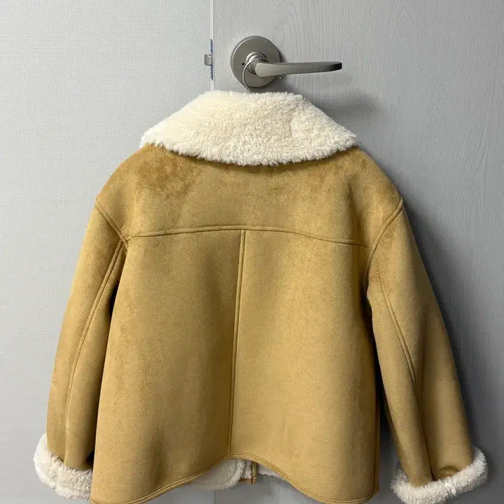 [BUNJANG] Be My Muse Mansion Beige Gold Button Mustang / 정가 34만원 비뮤즈맨션 무스탕 베이지 1사이즈 Gold button m