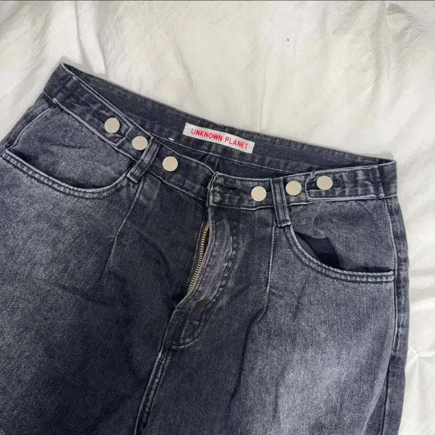 [BUNJANG] Unknown Planet Damage Black Denim Pants / 언노운플래닛 데미지 블랙 데님 팬츠
