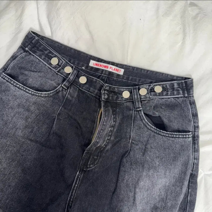 [BUNJANG] Unknown Planet Damage Black Denim Pants / 언노운플래닛 데미지 블랙 데님 팬츠