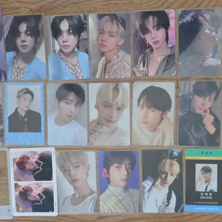 [BUNJANG] TXT (Tomorrow X Together) Photocard & POB Bundle Set / 투바투 포카,특전 일괄 3만원에 판매합니다